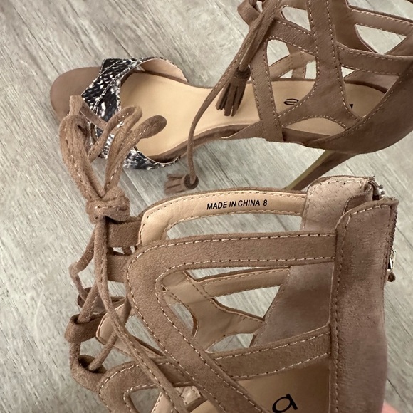 BEBE Lea Tassel Tie Faux Suede Open Toe High Heels Tan Size 8 - Picture 8 of 11